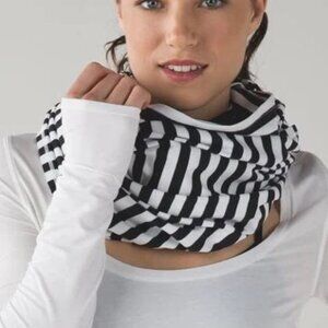 lululemon vinyasa black and white scarf